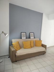 Top Floor Apartment near Olympia