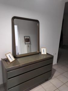 Top Floor Apartment near Olympia