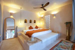 NEW! Pink Romantic 1BR AC Living With Private Pool In Prime Location Next To Berawa Canggu