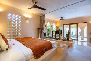 NEW! Pink Romantic 1BR AC Living With Private Pool In Prime Location Next To Berawa Canggu