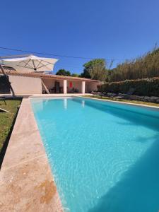 Maisons de vacances Villa avec piscine et vue : photos des chambres