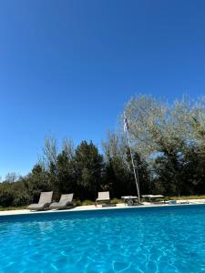 Villas Broceliande la grande maison avec sa grande piscine pool : photos des chambres