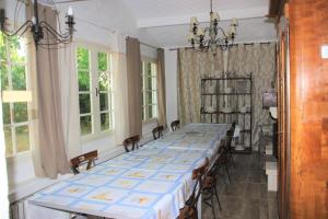 Villas Broceliande la grande maison avec sa grande piscine pool : photos des chambres