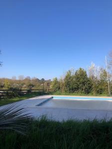 Villas Broceliande la grande maison avec sa grande piscine pool : photos des chambres
