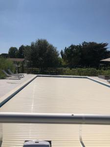 Villas Broceliande la grande maison avec sa grande piscine pool : photos des chambres
