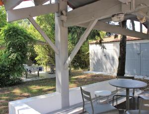Villas Broceliande la grande maison avec sa grande piscine pool : photos des chambres