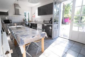 Villas Broceliande la grande maison avec sa grande piscine pool : photos des chambres
