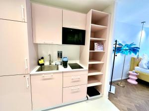 Miami Vice Appartement mit Balkon & Flussblick-Das Alpenzeit im Zentrum mit Parkplatz