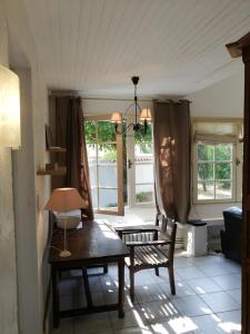 Villas Broceliande la grande maison avec sa grande piscine pool : photos des chambres