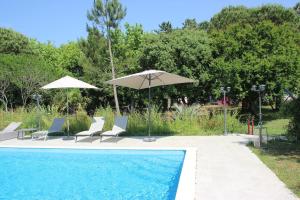 Villas Broceliande la grande maison avec sa grande piscine pool : photos des chambres