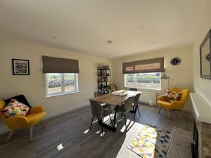 Modern Refurbished Claregalway Cottage - Sleeps 8