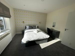 Modern Refurbished Claregalway Cottage - Sleeps 8