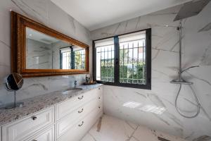 Villas Riviera Mandelieu Villa : photos des chambres