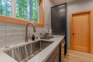 Glacier Springs Cabin #15 - An Amazing Mountain Retreat