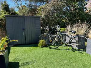 250 m des plages - Jardin - WIFI - Velos -