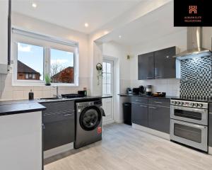 Spacious 3 Bedroom Contractor Stay House in Birmingham B23 near M6 & Fort Dunlop with Free Parking and WiFi