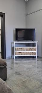 Strand Overnight - 24 Hour check-in - close to major private hospitals - sleeps 1- 4 guests - self catering - quiet neighborhood - week night low rate for single guest - weekends min 2 nights