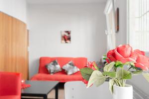 Comfy 2BR WiFi, Netflix, Near City Center