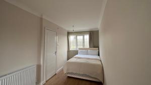 Homely 5-Bed Greenwich with Free Parking and a Large Garden