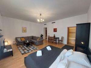 Lakeside Heritage Apartment