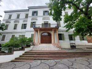 Lakeside Heritage Apartment