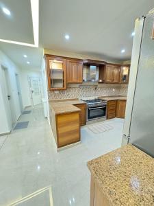 Luxury Family Apartment With Balcony