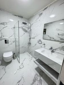 Luxury Family Apartment With Balcony