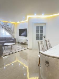 Luxury Family Apartment With Balcony