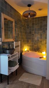 Appartements Suites Balneo a Melun by Lilac Lane : photos des chambres