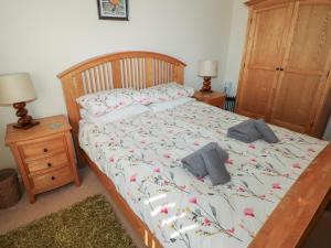 Kites - 52 Gower Holiday Village