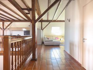 Maisons de vacances Spacious 150 sqm Home in a Natural Setting with Easy Access & Private Courtyard Parking - Balcony, Fire Pit, Ping-Pong, and Relaxing Outdoor Amenities : Maison 3 Chambres