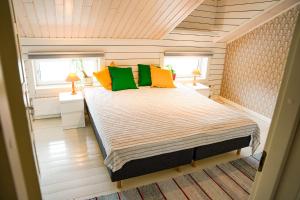 Deluxe One-Bedroom Apartment room in Köpmans