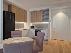 Q4, flat near Gallery shopping mall with free garage