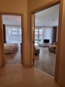 Aparthotel - Apartment with a large terrace and direct access to the sea