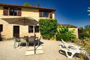 Maisons de vacances Grange authentique avec vue, piscine chauffee et Wifi : photos des chambres