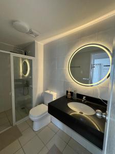 Modern Minimalist Luxe Retreat 2 Bedroom with parking