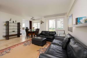 Spacious Apartment with 4 Bedrooms and Parking in Warsaws Ochota by Nolegi Renters