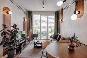 Rosales - 1 bedroom and balcony in Santo António