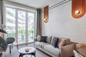 Rosales - 1 bedroom and balcony in Santo António