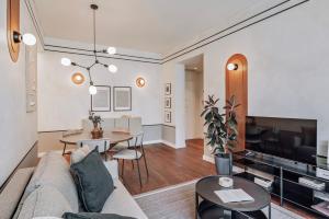 Rosales - 1 bedroom and balcony in Santo António