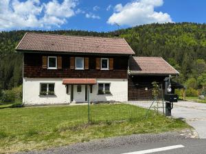 Maisons de vacances Gite L'Echappee de 2 a 10 pers renove a neuf : Maison 4 Chambres