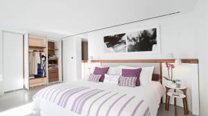 Junior Suite room in Grace Hotel Santorini Auberge Resorts Collection