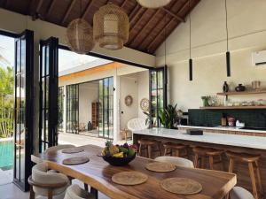 Villa Nelaya - Modern 3BR Retreat Private Pool Walk to the Beach