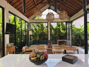 Villa Nelaya - Modern 3BR Retreat Private Pool Walk to the Beach