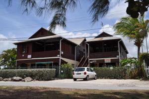 Yellow Bird Apartment