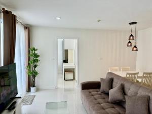 Cozy 2 Bedroom Seaside Escape