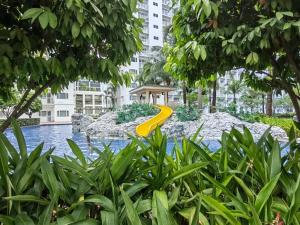 La Vie Riche Holiday Homes - Cozy 1BR Apartment near MOA