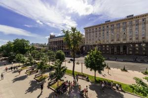 Двохкімнатна з терасою Хрещатик 21