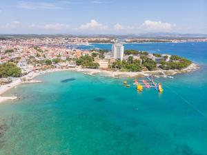 Apartments and Rooms Petar