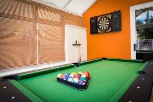 Comfy 3BR City Home - Near Deansgate - Perfect for Work, Leisure & Stadium Visits with Parking